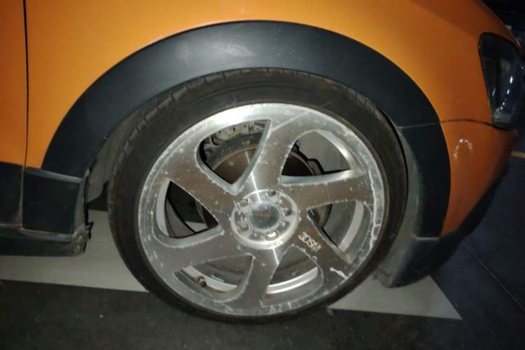 Used Volkswagen Polo 2012 1.6L Cross Polo MT Right Front Wheel Hub