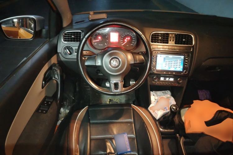 Used Volkswagen Polo 2012 1.6L Cross Polo MT Steering Wheel