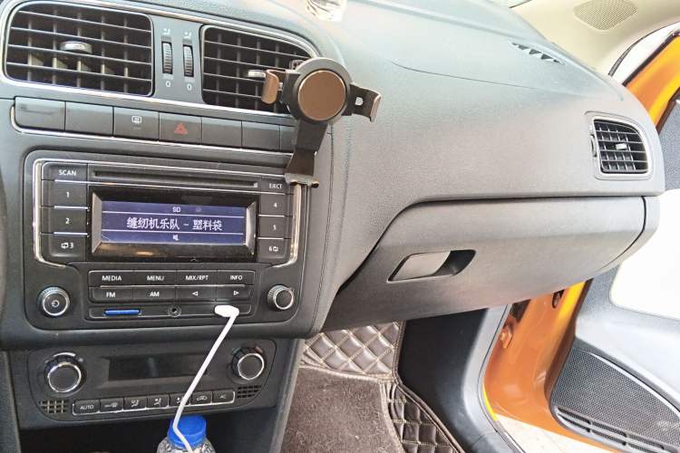 Used Volkswagen Polo 2012 1.6L Cross Polo MT Audio And AC Panel