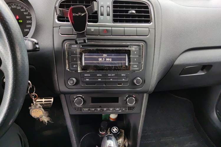 Used Volkswagen Polo 2012 1.6L Cross Polo Automatic Transmission Audio And AC Panel