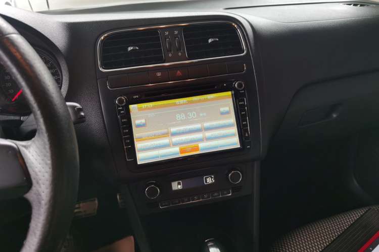 Used Volkswagen Polo 2012 1.6L Cross Polo Automatic Transmission Audio And AC Panel