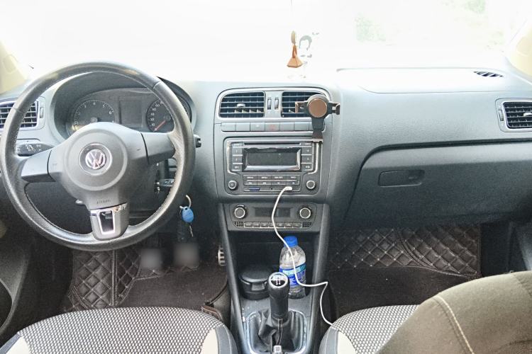 Used Volkswagen Polo 2012 1.6L Cross Polo MT Center Console