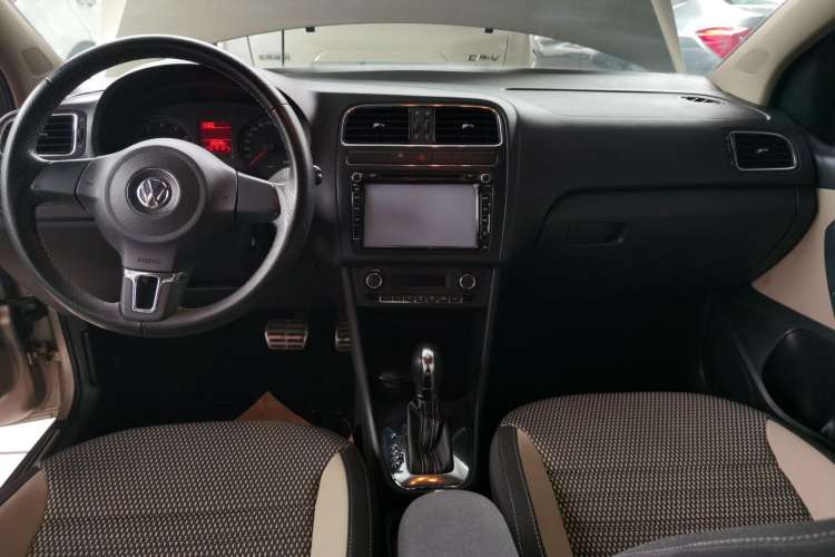 Used Volkswagen Polo 2012 1.6L Cross Polo Automatic Transmission Center Console