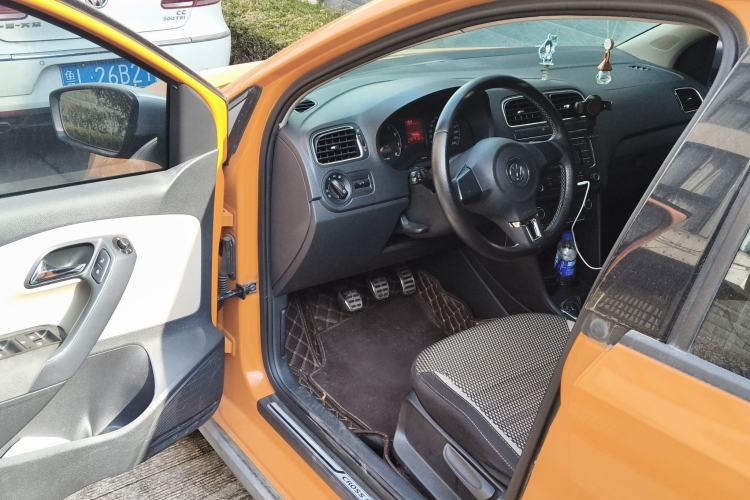 Used Volkswagen Polo 2012 1.6L Cross Polo MT Driver Seat