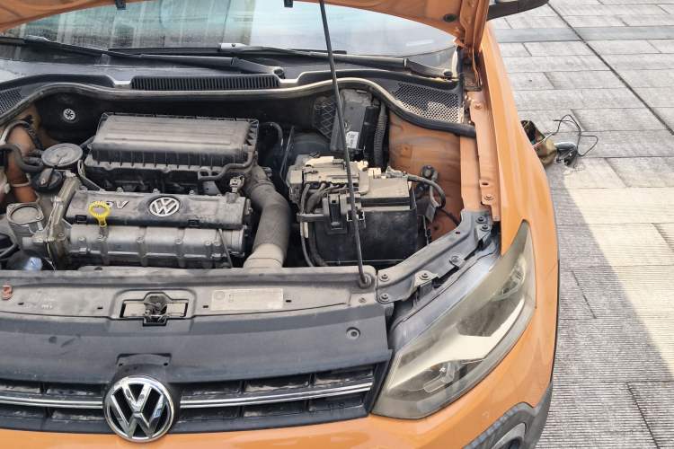 Used Volkswagen Polo 2012 1.6L Cross Polo MT Engine Bay Left