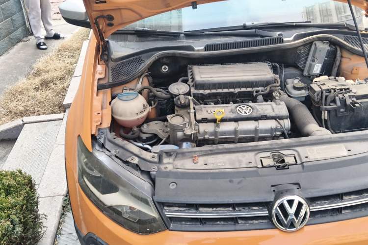 Used Volkswagen Polo 2012 1.6L Cross Polo MT Engine Bay Right