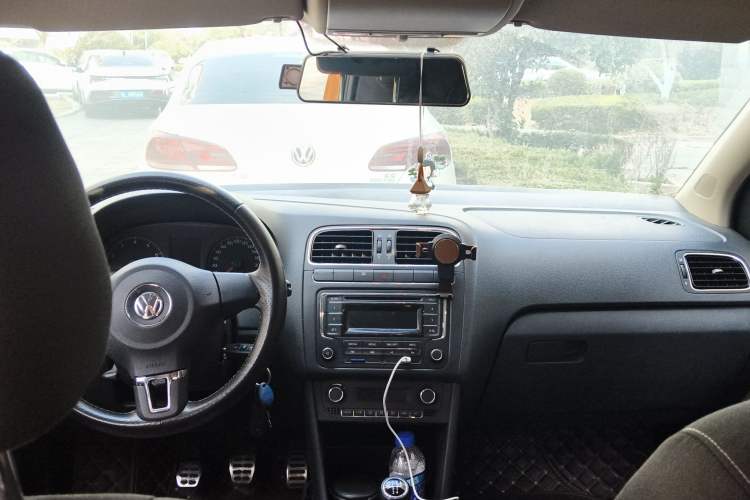 Used Volkswagen Polo 2012 1.6L Cross Polo MT Headliner