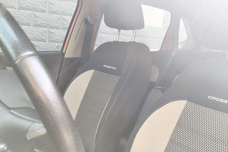 Used Volkswagen Polo 2012 1.6L Cross Polo MT Left Front Seat