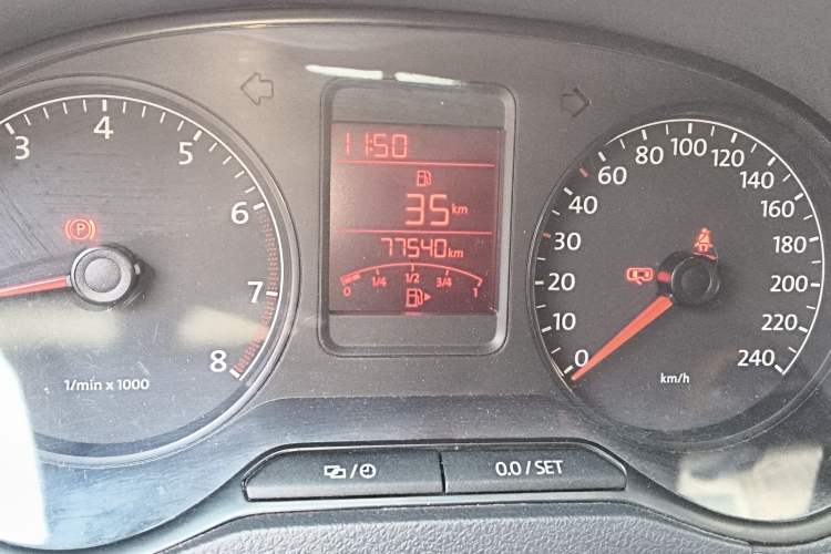 Used Volkswagen Polo 2012 1.6L Cross Polo MT Odometer Close Up