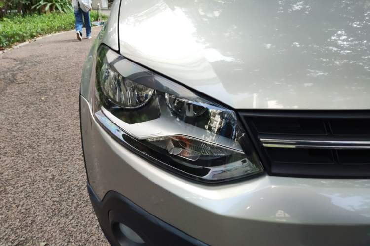 Used Volkswagen Polo 2012 1.6L Cross Polo Automatic Transmission Right Front Headlight