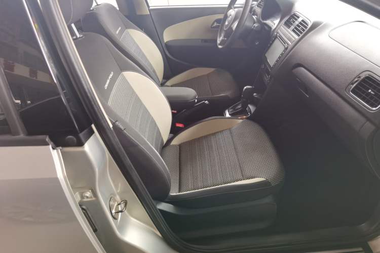 Used Volkswagen Polo 2012 1.6L Cross Polo Automatic Transmission Right Front Seat