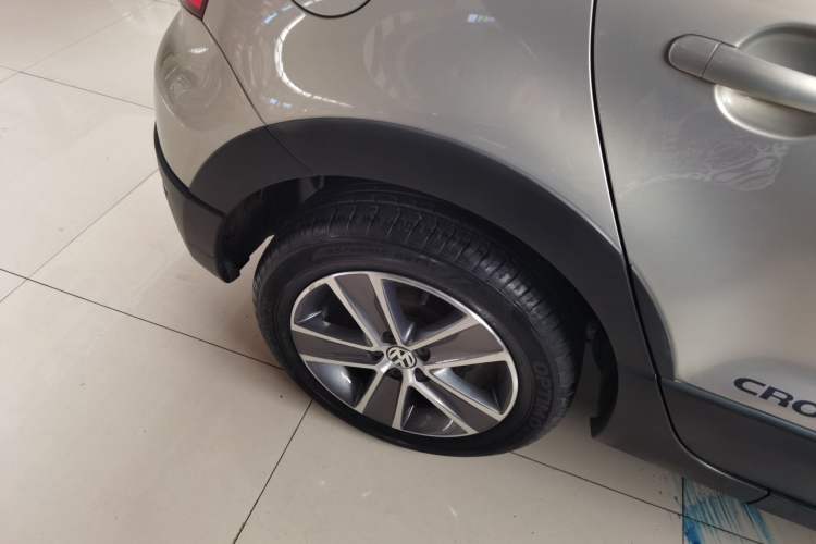 Used Volkswagen Polo 2012 1.6L Cross Polo Automatic Transmission Right Rear Wheel Hub