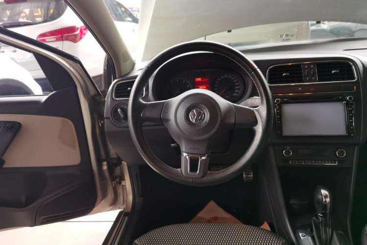 Used Volkswagen Polo 2012 1.6L Cross Polo Automatic Transmission Steering Wheel