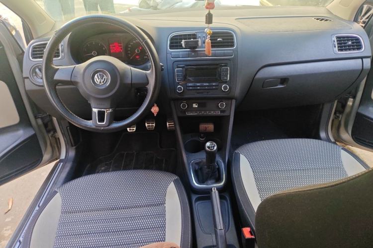 Used Volkswagen Polo 2012 1.6L Cross Polo MT Center Console