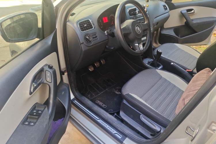 Used Volkswagen Polo 2012 1.6L Cross Polo MT Driver Seat