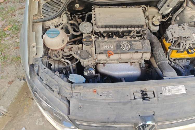 Used Volkswagen Polo 2012 1.6L Cross Polo MT Engine Bay Right
