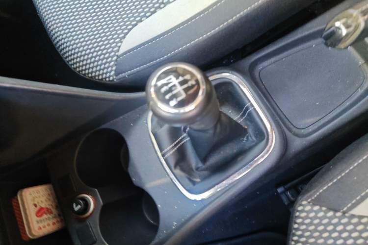Used Volkswagen Polo 2012 1.6L Cross Polo MT Gear Lever