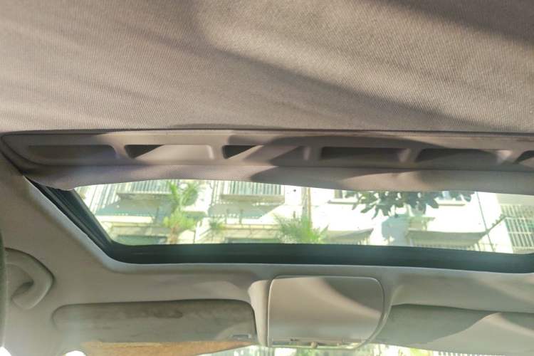 Used Volkswagen Polo 2012 1.6L Cross Polo MT Headliner