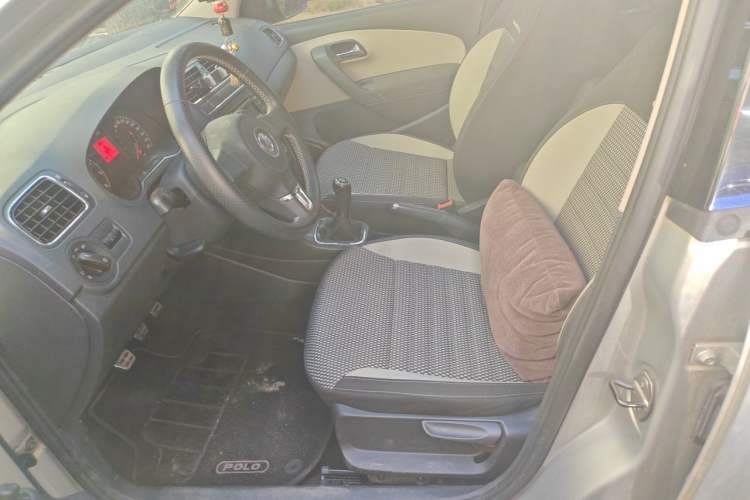 Used Volkswagen Polo 2012 1.6L Cross Polo MT Left Front Seat