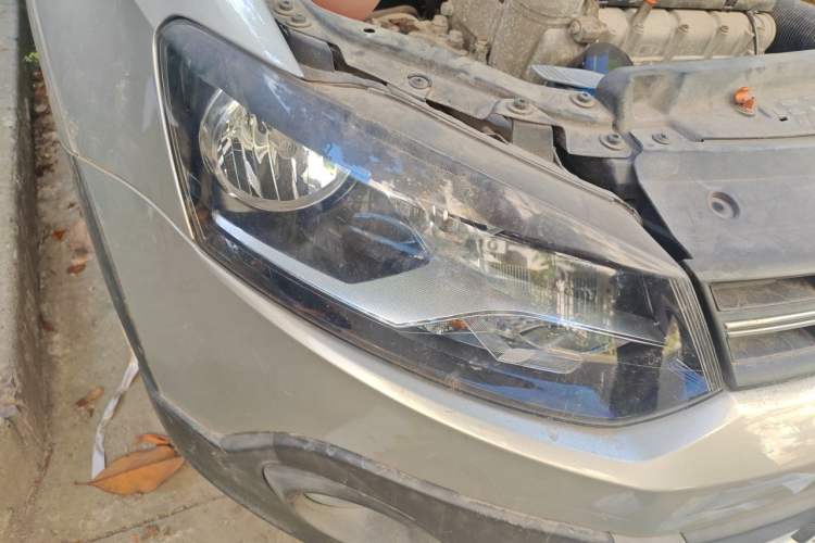 Used Volkswagen Polo 2012 1.6L Cross Polo MT Right Front Headlight