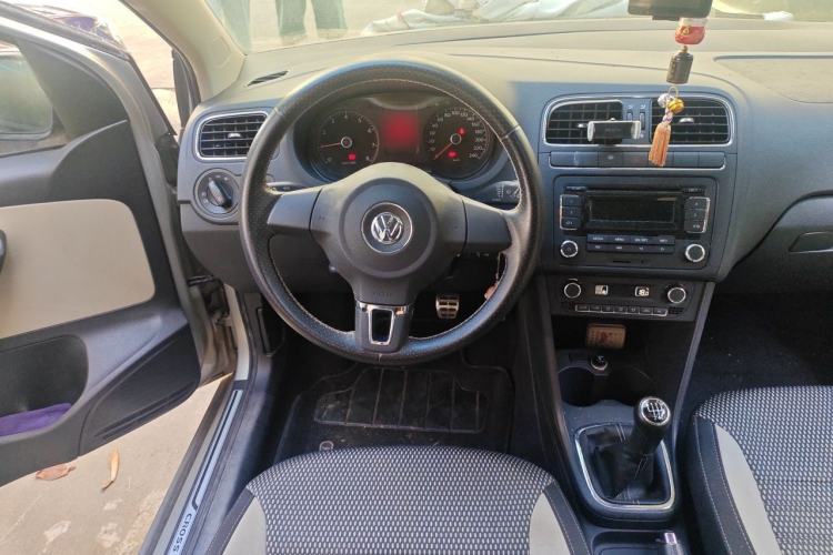 Used Volkswagen Polo 2012 1.6L Cross Polo MT Steering Wheel
