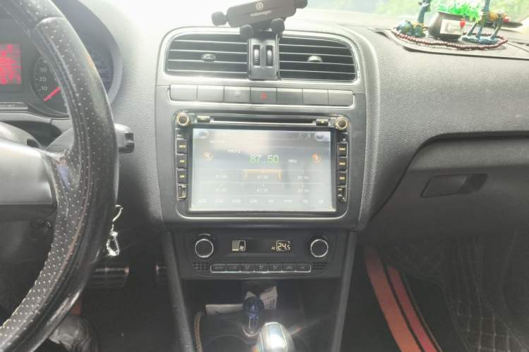 Used Volkswagen Polo 2012 1.6L Cross Polo Automatic Transmission Audio And AC Panel