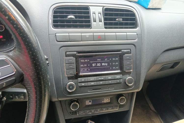 Used Volkswagen Polo 2012 1.6L Cross Polo Automatic Transmission Audio And AC Panel