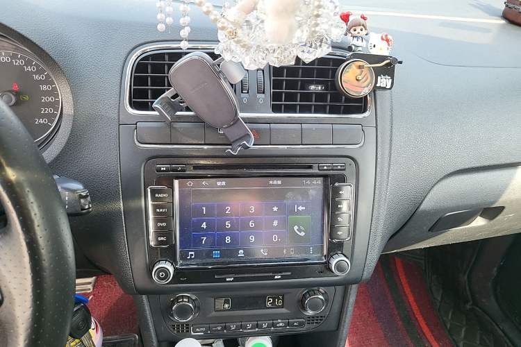 Used Volkswagen Polo 2012 1.6L Cross Polo Automatic Transmission Audio And AC Panel