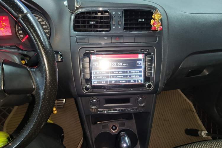 Used Volkswagen Polo 2012 1.6L Cross Polo Automatic Transmission Audio And AC Panel