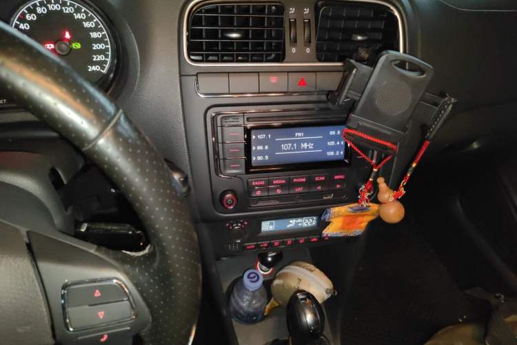 Used Volkswagen Polo 2012 1.6L Cross Polo Automatic Transmission Audio And AC Panel