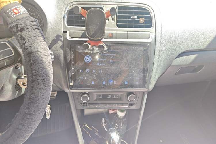 Used Volkswagen Polo 2012 1.6L Cross Polo Automatic Transmission Audio And AC Panel