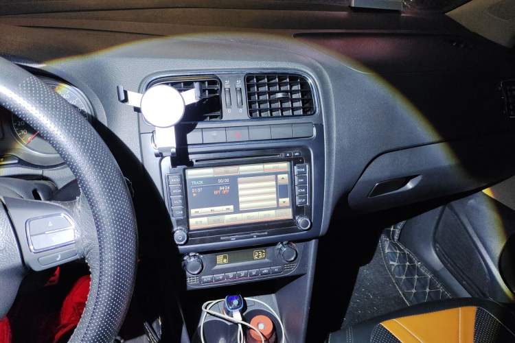 Used Volkswagen Polo 2012 1.6L Cross Polo MT Audio And AC Panel