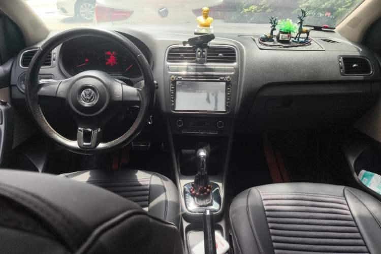 Used Volkswagen Polo 2012 1.6L Cross Polo Automatic Transmission Center Console