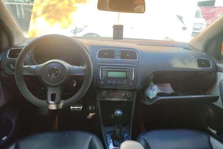 Used Volkswagen Polo  Center Console