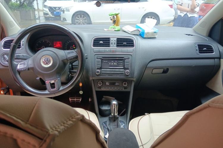 Used Volkswagen Polo 2012 1.6L Cross Polo Automatic Transmission Center Console