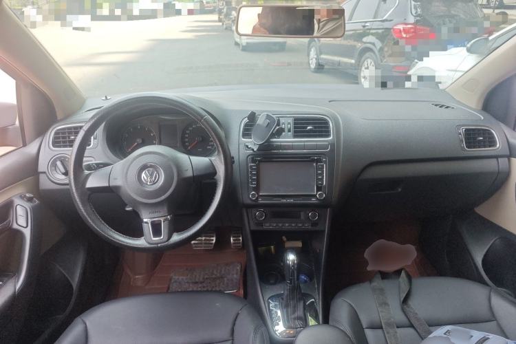 Used Volkswagen Polo 2012 1.6L Cross Polo Automatic Transmission Center Console