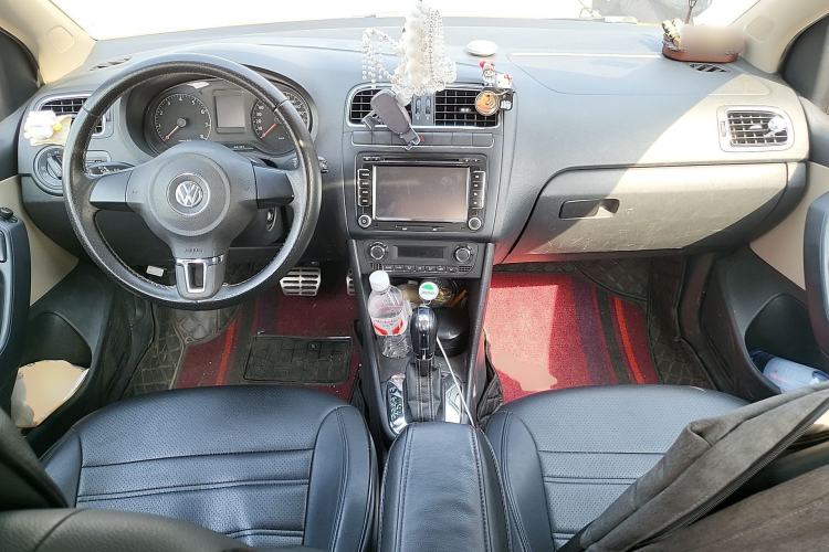 Used Volkswagen Polo 2012 1.6L Cross Polo Automatic Transmission Center Console