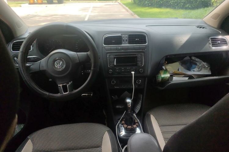 Used Volkswagen Polo 2012 1.6L Cross Polo Automatic Transmission Center Console