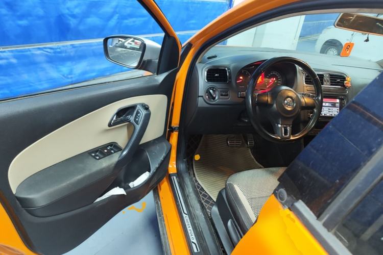 Used Volkswagen Polo 2012 1.6L Cross Polo Automatic Transmission Driver Seat