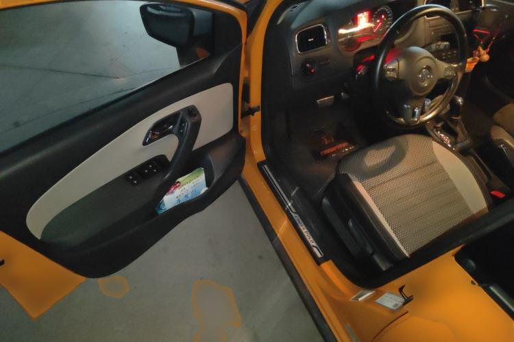 Used Volkswagen Polo 2012 1.6L Cross Polo Automatic Transmission Driver Seat