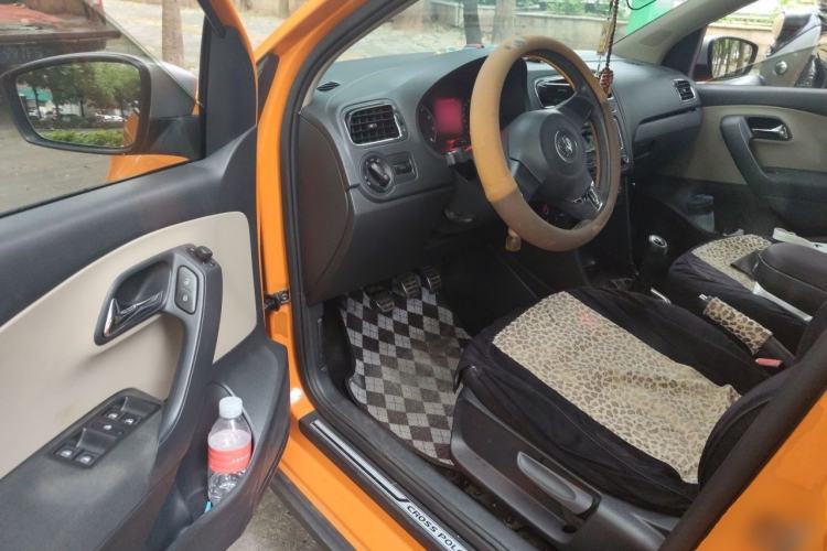 Used Volkswagen Polo 2012 1.6L Cross Polo MT Driver Seat