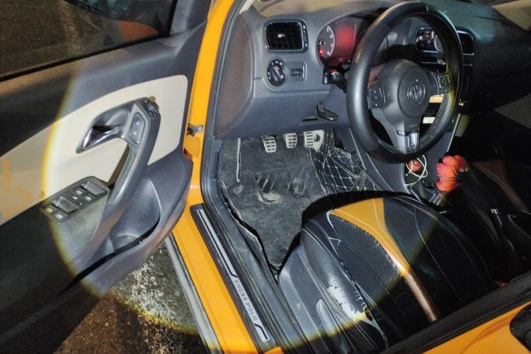 Used Volkswagen Polo 2012 1.6L Cross Polo MT Driver Seat