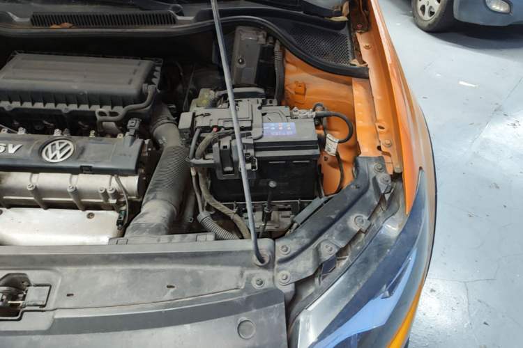 Used Volkswagen Polo 2012 1.6L Cross Polo Automatic Transmission Engine Bay Left