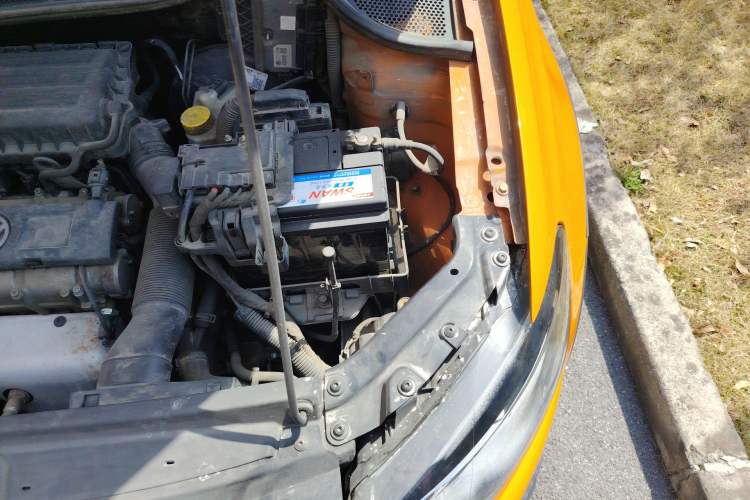 Used Volkswagen Polo 2012 1.6L Cross Polo Automatic Transmission Engine Bay Left