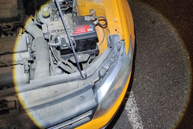 Used Volkswagen Polo 2012 1.6L Cross Polo MT Engine Bay Left