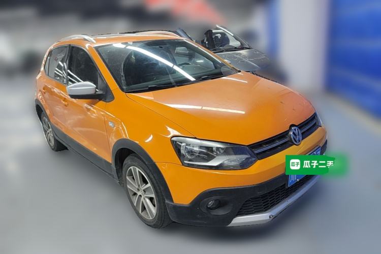 Used Volkswagen Polo 2012 1.6L Cross Polo Automatic Transmission Front Right 45 Deg