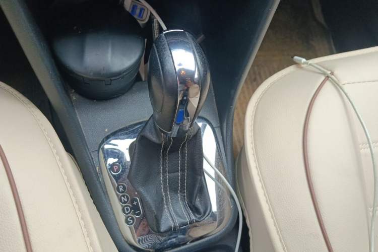 Used Volkswagen Polo 2012 1.6L Cross Polo Automatic Transmission Gear Lever