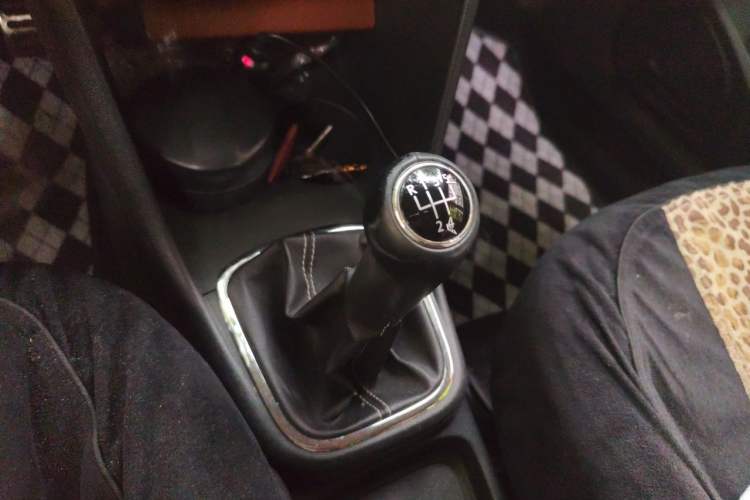 Used Volkswagen Polo 2012 1.6L Cross Polo MT Gear Lever