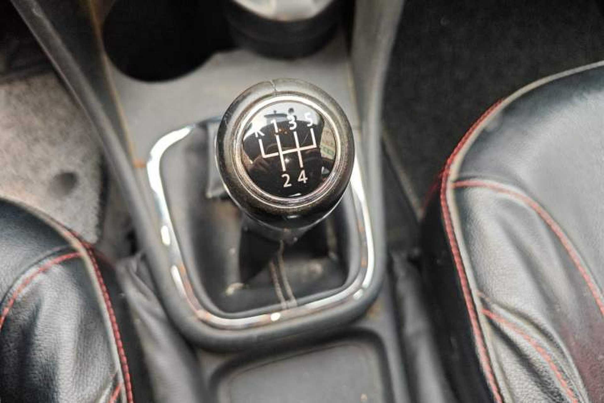 Used Volkswagen Polo 2012 1.6L Cross Polo MT Gear Lever
