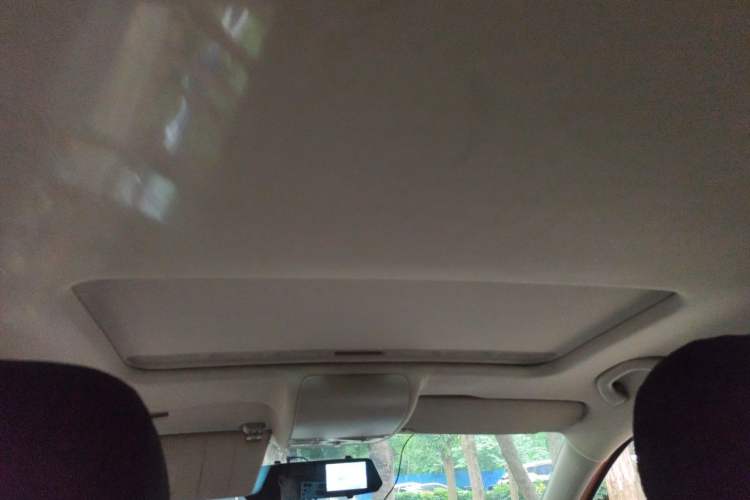 Used Volkswagen Polo 2012 1.6L Cross Polo MT Headliner